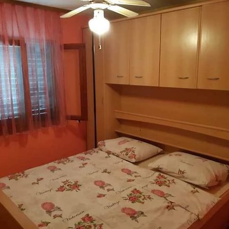 Apartmani Katica Vir Luaran gambar