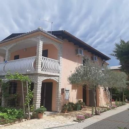 Apartmani Katica Vir Luaran gambar