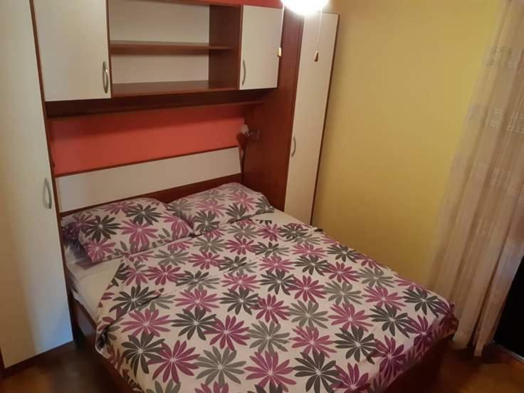 Apartmani Katica Vir Luaran gambar