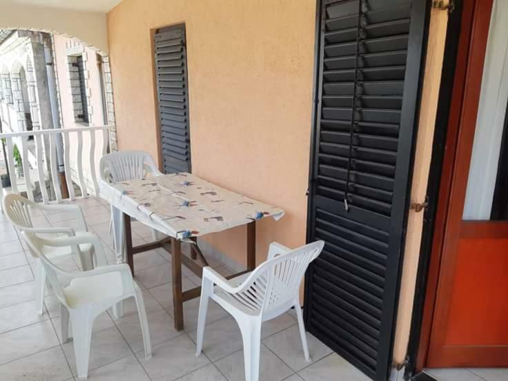 Apartmani Katica Vir Luaran gambar