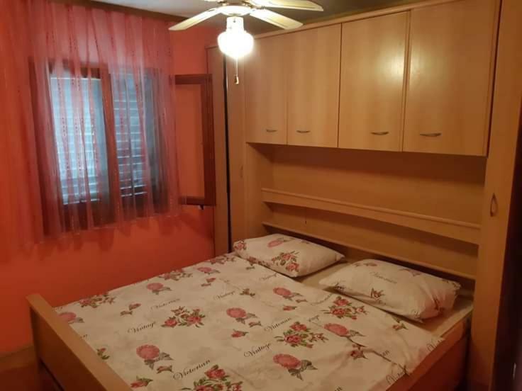 Apartmani Katica Vir Luaran gambar